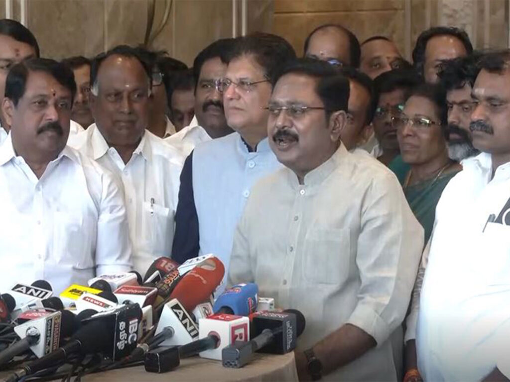 Tamil Nadu: AMMK returns to NDA camp, Palaniswami said – 'Will uproot DMK'