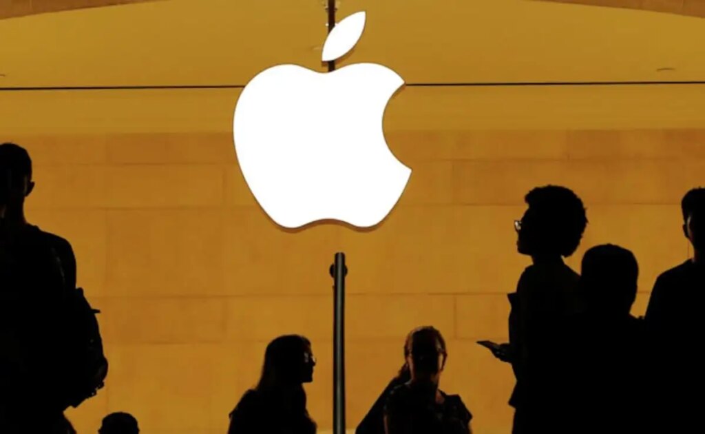 Tech giant Apple in trouble! Due to Siri flaw, users will have to pay Rs 869 crore, know the whole matter