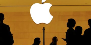 Tech giant Apple in trouble! Due to Siri flaw, users will have to pay Rs 869 crore, know the whole matter