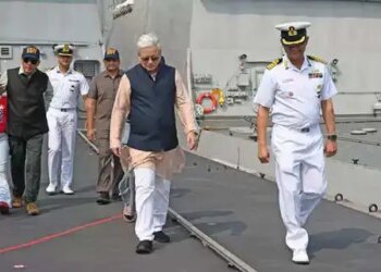 तेलंगाना के राज्यपाल जिष्णु देव वर्मा ने आईएनएस हिमगिरी और कलवरी क्लास पनडुब्बी का किया दौरा