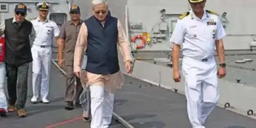 तेलंगाना के राज्यपाल जिष्णु देव वर्मा ने आईएनएस हिमगिरी और कलवरी क्लास पनडुब्बी का किया दौरा