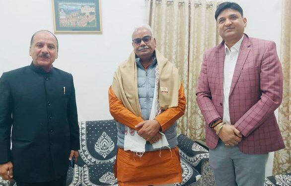 The city's intelligentsia paid a courtesy call to Education and Panchayati Raj Minister Madan Dilawar.
