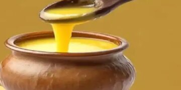 The treasure of beauty is hidden in desi ghee, it will provide relief from wrinkles and dry skin.