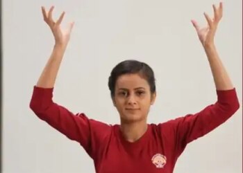There are many benefits of clapping, 'flower clap' is beneficial for everyone, be it children or adults.