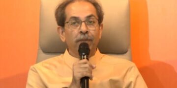 Uddhav Thackeray accused of negligence, said - For what purpose are the Election Commission officials taking salary?