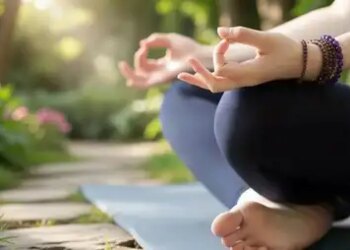 Varun Mudra is beneficial for stomach, skin and joints, know what changes come from practice.