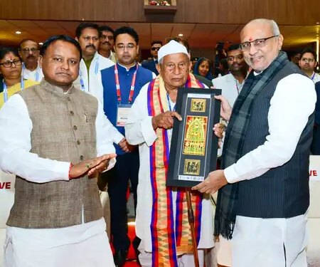 पराक्रम दिवस पर उपराष्ट्रपति पहुंचे ओडिशा, स्वतंत्रता सेनानियों को किया सम्मानित