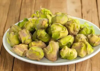 Water chestnut is not an ordinary fruit, it is effective in getting relief from BP and thyroid problems.