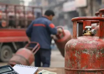Welcome new year with inflation! LPG cylinder costlier by ₹ 111, know the latest rates from Delhi to Mumbai here