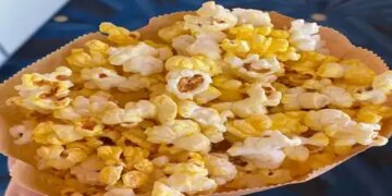 You feel hungry again and again in winter, know which is better for you between chips or popcorn.