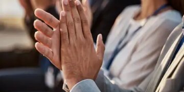 You will be shocked to know the benefits of clapping for 15 minutes every day, the cure for many diseases is hidden in it.