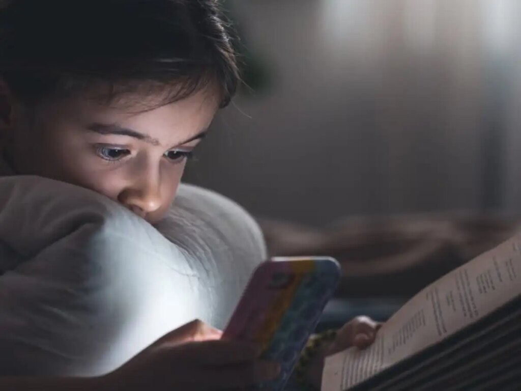 Young children trapped in mobile addiction are getting away from studies, know how to show them the right direction.