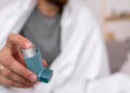 There is no problem in fasting! If the medicine released from the inhaler does not enter the food pipe then the fast is valid.