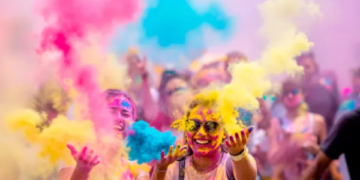 Example of Ganga-Jamuni culture of Lucknow: Holi of flowers with Rojedars in Chaupatiya Holi procession, 52 years old tradition