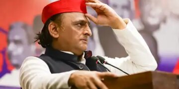 Akhilesh angry over Shankaracharya's FIR, says he is humiliating him by bringing out 20 year old case
