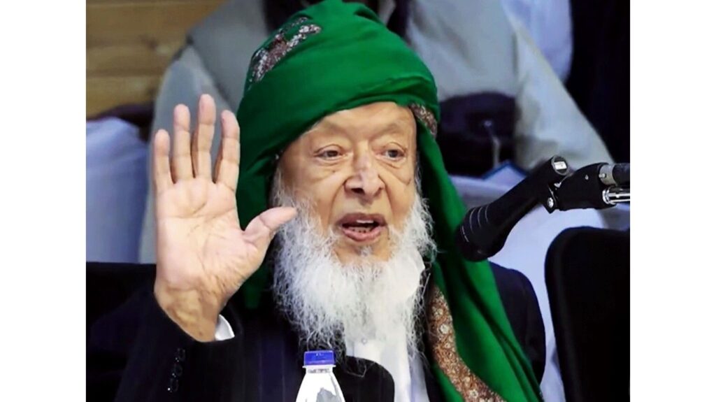 Arshad Madani gave a befitting reply to Mohan Bhagwat on his “ghar wapsi” comment.