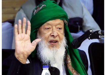 Arshad Madani gave a befitting reply to Mohan Bhagwat on his “ghar wapsi” comment.