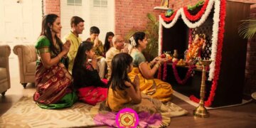 At the time of worshiping God, should we worship with our faces closed? Only then will you get the full results of the puja.