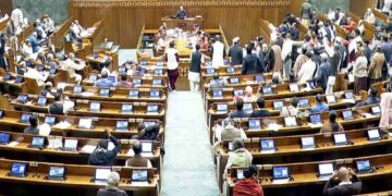 Budget session: Uproar in Parliament during Rahul Gandhi's speech, Lok Sabha adjourned for the day