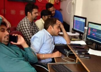 Dalal Street shaken by the weakness of Wall Street! Sensex fell by 700 points, know the reason for the fall