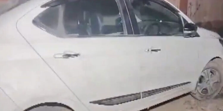 Delhi: Three bodies found inside a car on Peeragarhi flyover, police suspect suicide
