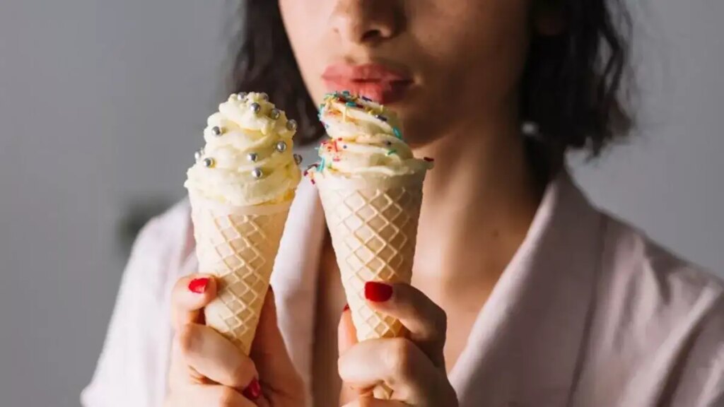 Do you also eat ice cream at night? Be careful, hormonal balance can also get spoiled.