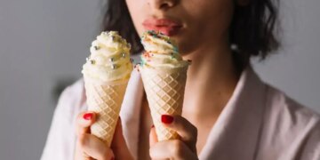 Do you also eat ice cream at night? Be careful, hormonal balance can also get spoiled.