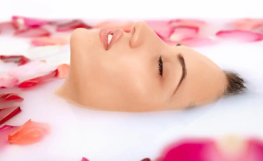 Don't go to the parlor to get pink glow, just apply these 3 things on your face before sleeping and you will look amazing in the morning.