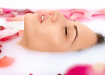 Don't go to the parlor to get pink glow, just apply these 3 things on your face before sleeping and you will look amazing in the morning.