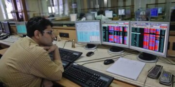 Double blow to investors! Here Gold-Silver crash and huge fall in the market, these 10 stocks fell