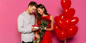 Fun filled atmosphere of social media on Valentine's Day, singles and couples created color