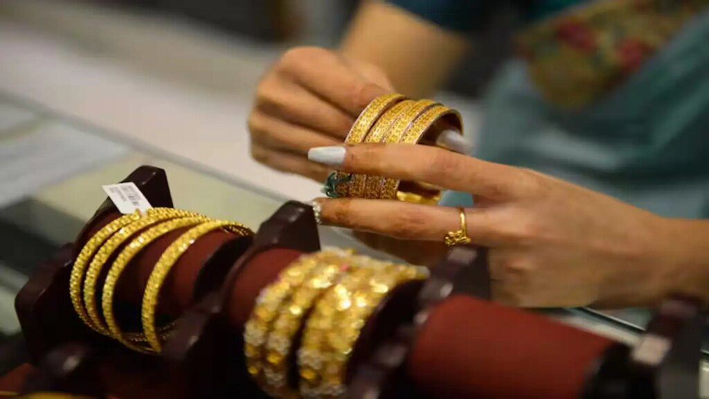 Gold-Silver Price Today: Gold became expensive for the second consecutive day and silver also increased, know here what is the latest rate in your city.