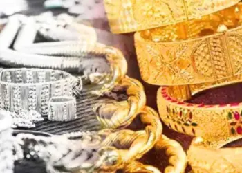 Gold and silver prices fell today, know in the video, silver fell by Rs 5,835 to Rs 2.61 lakh per kg, gold came to Rs 1.56 lakh
