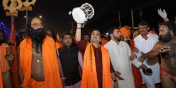 Gujarat: Grand beginning of Mahashivratri fair, Deputy CM Harsh Sanghvi performed Maha Aarti in Bhavnath temple.
