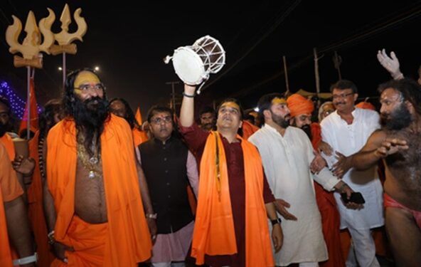 Gujarat: Grand beginning of Mahashivratri fair, Deputy CM Harsh Sanghvi performed Maha Aarti in Bhavnath temple.