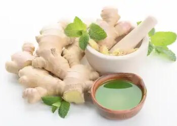 Healthy drink of basil-ginger: Boosts immunity and brings natural glow on the face.
