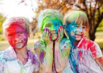If there are children and elderly people in the house, then do not make this mistake even by mistake, celebrate safe chemical free Holi in these 4 ways.