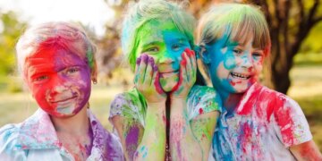 If there are children and elderly people in the house, then do not make this mistake even by mistake, celebrate safe chemical free Holi in these 4 ways.