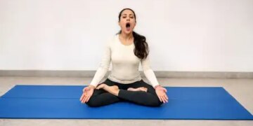 Improves digestion and removes phlegm, many benefits of Bhujangikarana Pranayam.