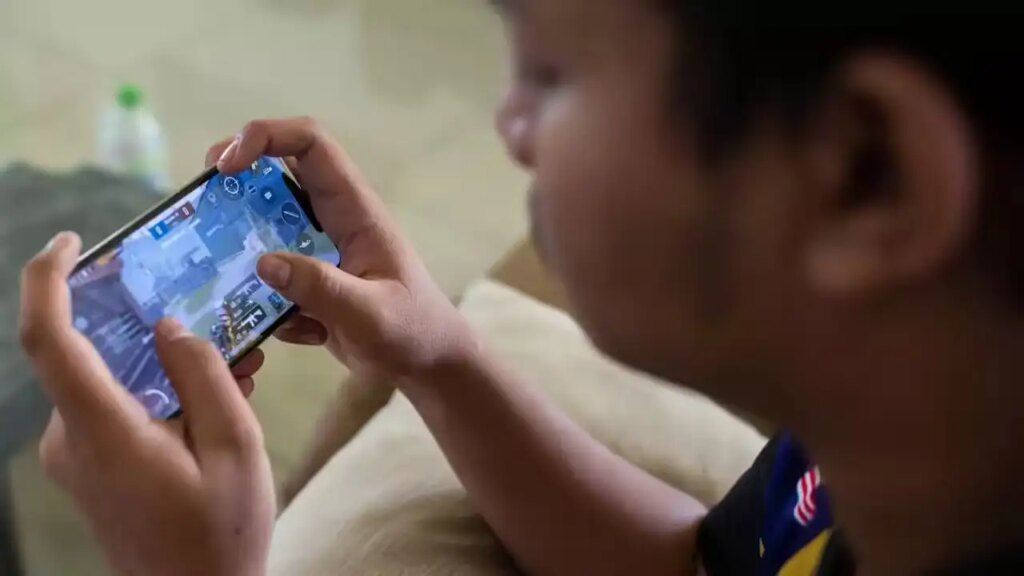 Is addiction to online games ruining children? Expert listed 5 symptoms which if not recognized in time, you will lose your child.