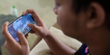 Is addiction to online games ruining children? Expert listed 5 symptoms which if not recognized in time, you will lose your child.