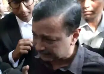 Kejriwal cried emotionally after being acquitted in Delhi liquor scam case, Sisodia hugged him