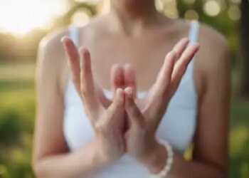 Lotus posture removes anxiety, fear and restlessness, increases positive thinking.