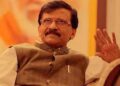 'One has to go to Delhi and sit at the feet', Sanjay Raut's sharp attack on Shinde regarding BMC Mayor