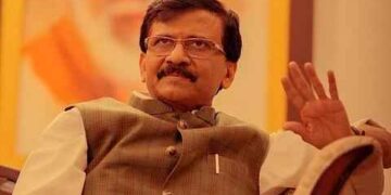 'One has to go to Delhi and sit at the feet', Sanjay Raut's sharp attack on Shinde regarding BMC Mayor
