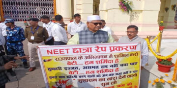 Opposition demonstrated in Bihar Assembly complex over the death of a student in Patna hostel.