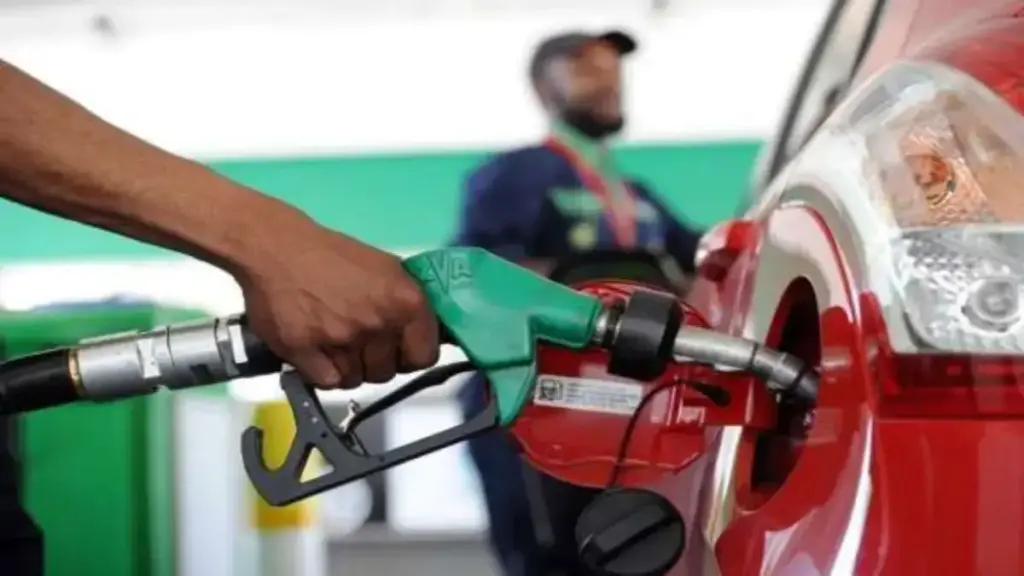 Petrol Diesel Price Today: Fuel prices updated early in the morning, check the latest prices here before filling the tank.