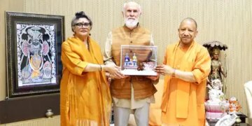 Renowned American Vedic scholar met CM Yogi in Lucknow