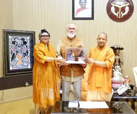 Renowned American Vedic scholar met CM Yogi in Lucknow