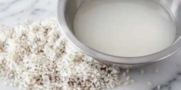 Rice water is a boon for falling and dry hair, you will get relief from dryness.